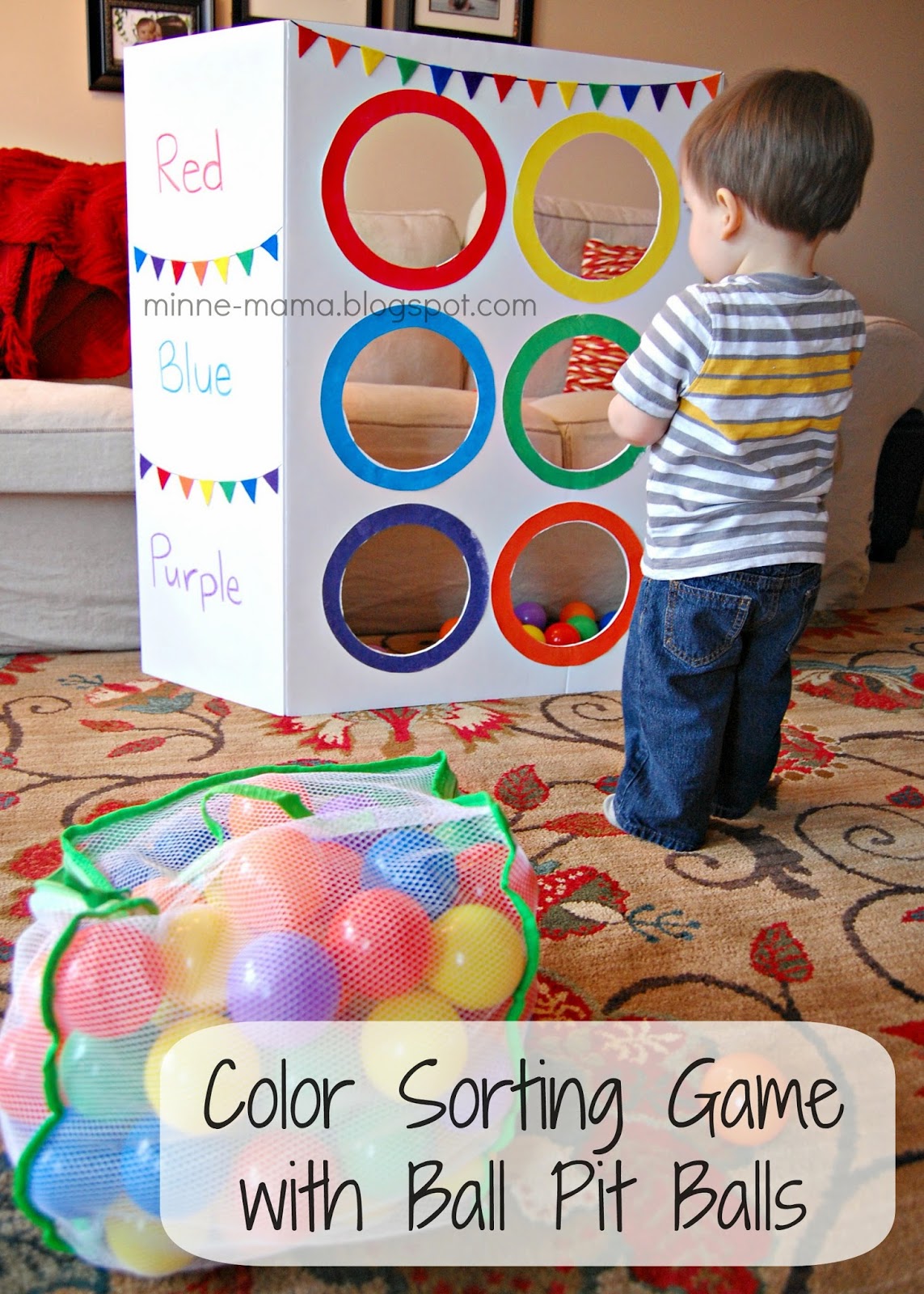 Bola Colorida, Festa Das Crianças, Uma Sala De Jogos, Uma Caixa
